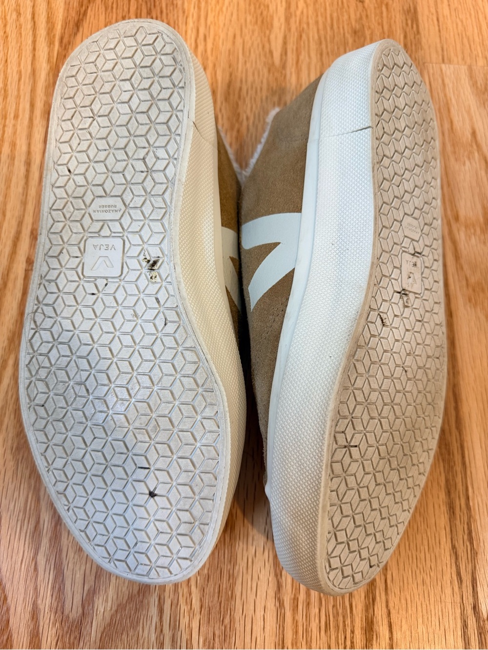 Veja Suede Wata II Low Fured Suede Sneakers - Picture 12 of 15